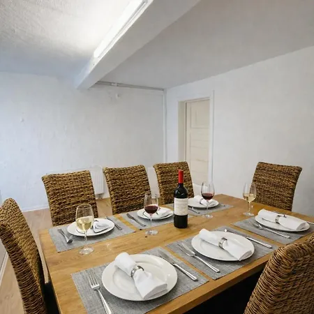 Schones Mit Charme Und Privatem Garten Appartamento